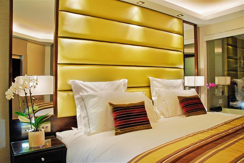 蒙卡尔姆大理石拱门酒店 伦敦 外观 照片 A bedroom at the Mandarin Oriental, London
