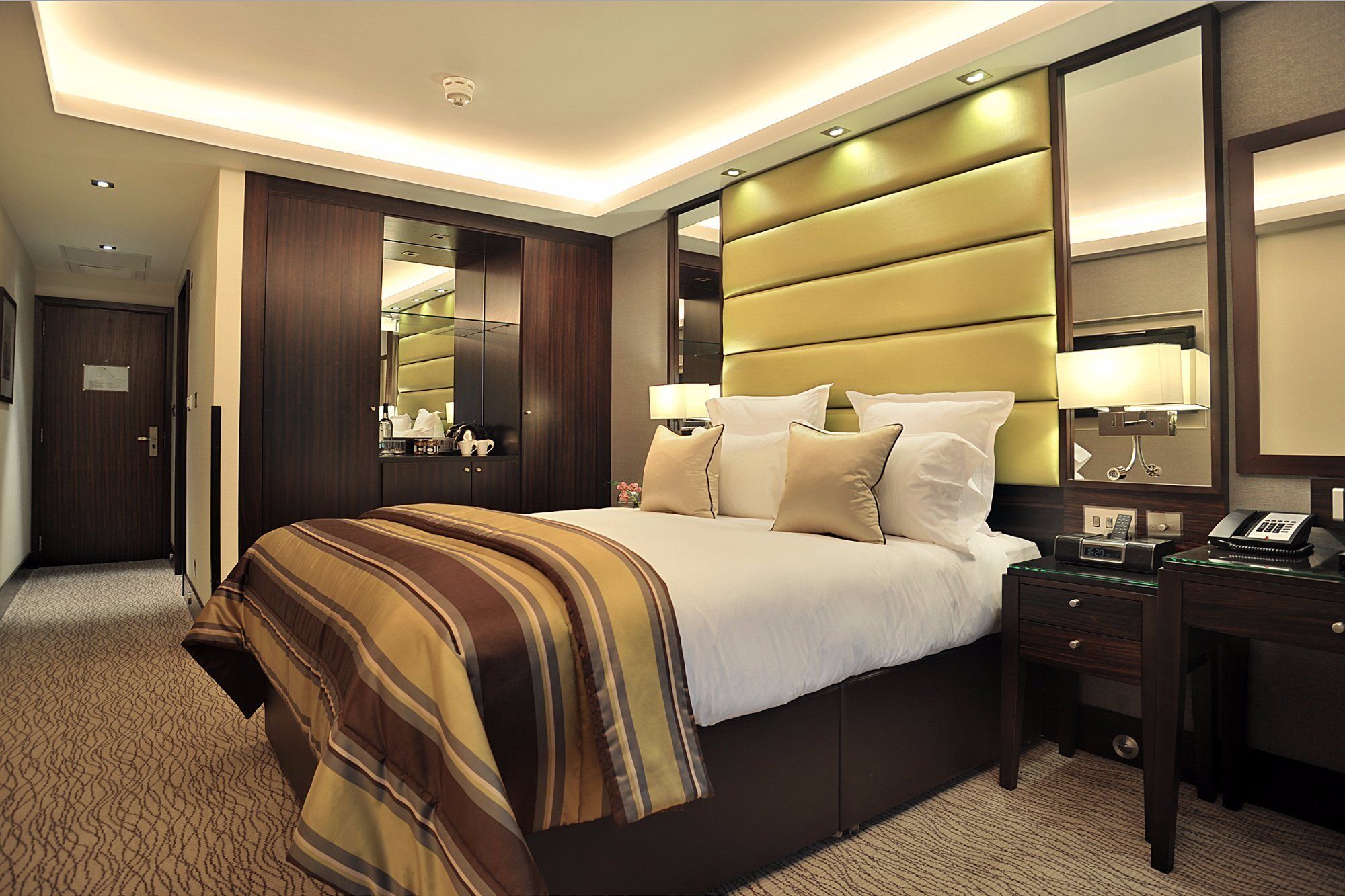 蒙卡尔姆大理石拱门酒店 伦敦 外观 照片 A bedroom at the InterContinental London Park Lane
